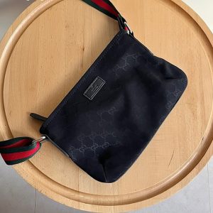 グッチ GGキャンバス ショルダーバッグ ブラック GU189749