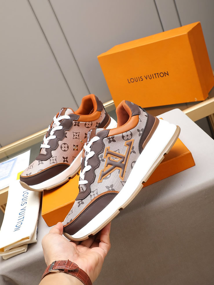 ルイ・ヴィトン ランアウェイ・ライン スニーカー ブラウン モノグラム・キャンバス切替 LVロゴ入り shoes095 - 画像 (2)