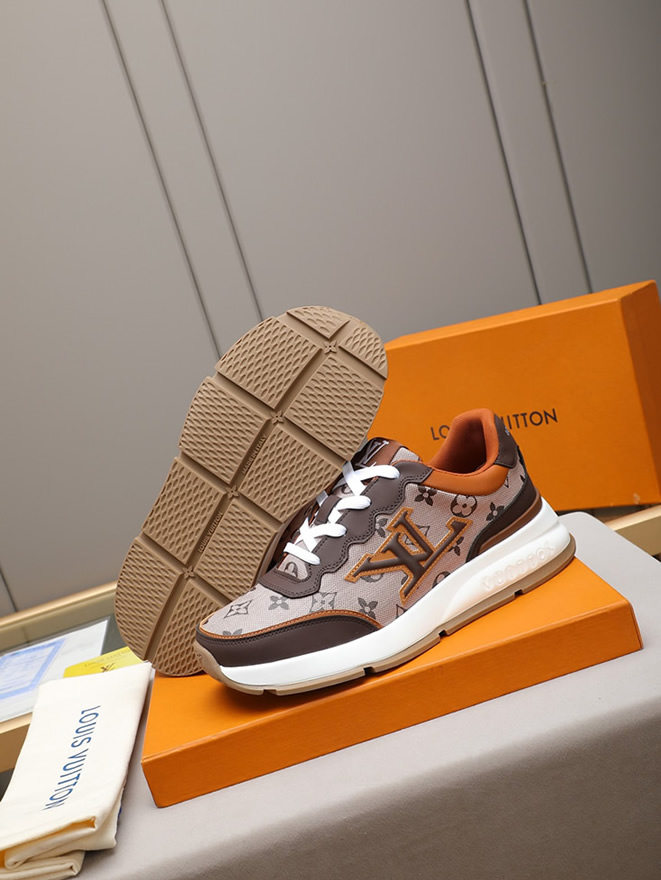 ルイ・ヴィトン ランアウェイ・ライン スニーカー ブラウン モノグラム・キャンバス切替 LVロゴ入り shoes095 - 画像 (3)