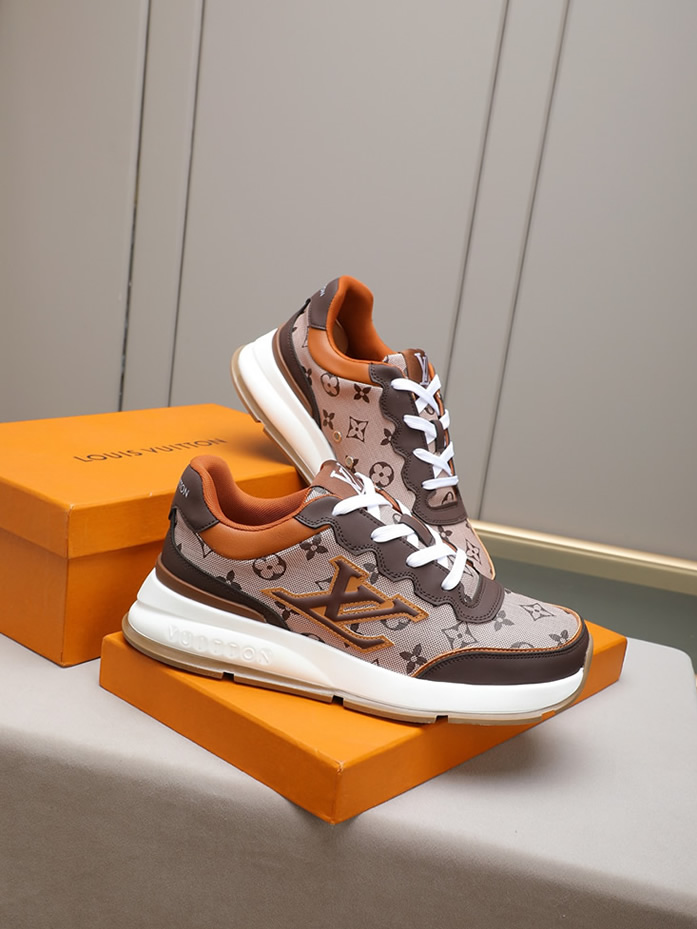 ルイ・ヴィトン ランアウェイ・ライン スニーカー ブラウン モノグラム・キャンバス切替 LVロゴ入り shoes095 - 画像 (4)