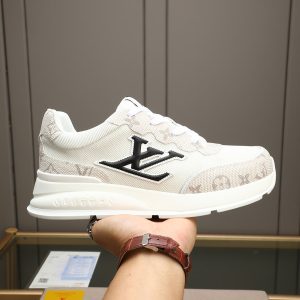 ルイ・ヴィトン ランアウェイ・ライン スニーカー ホワイト モノグラム・キャンバス切替 LVロゴ入り shoes109