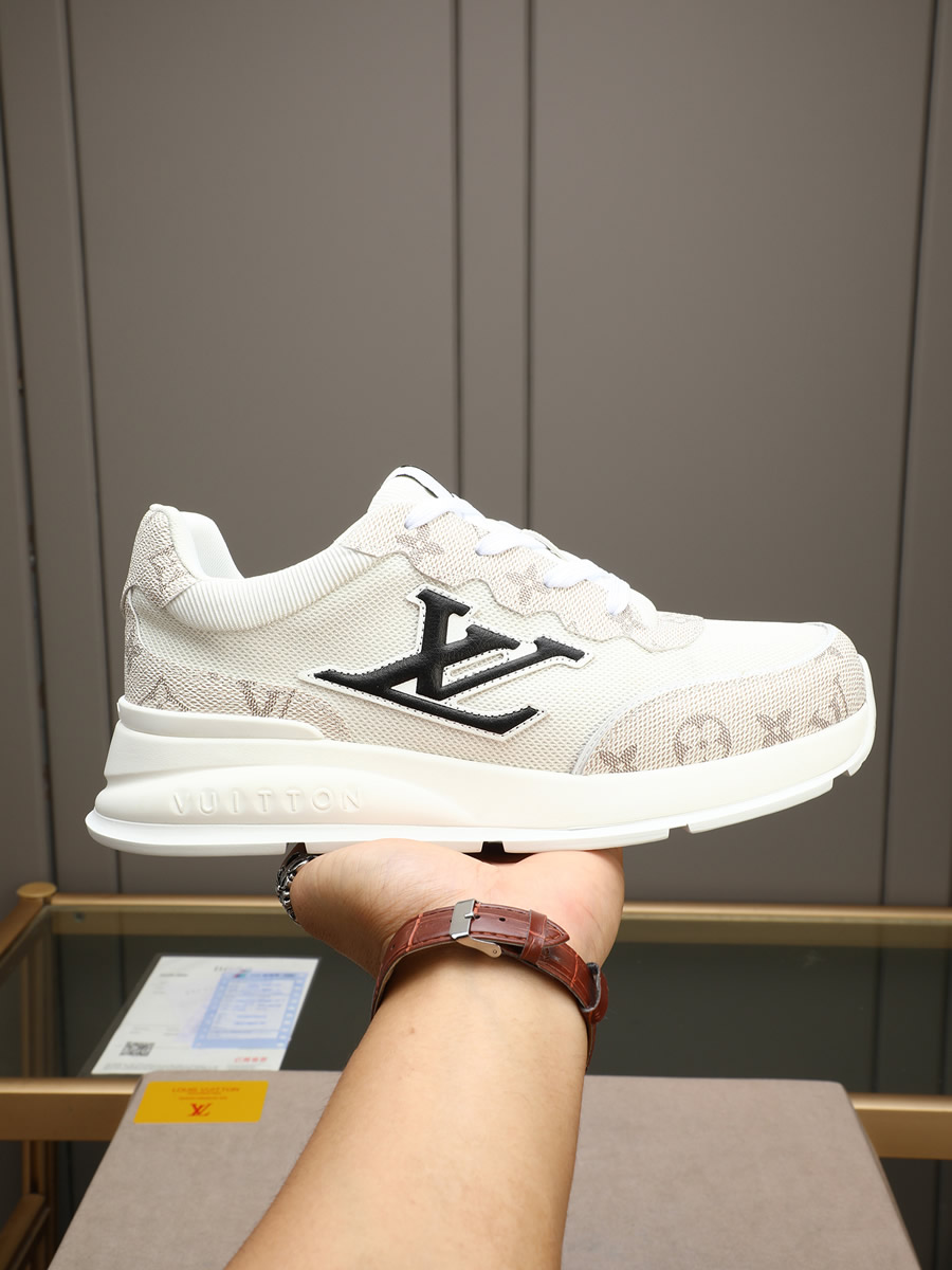 ルイ・ヴィトン ランアウェイ・ライン スニーカー ホワイト モノグラム・キャンバス切替 LVロゴ入り shoes109