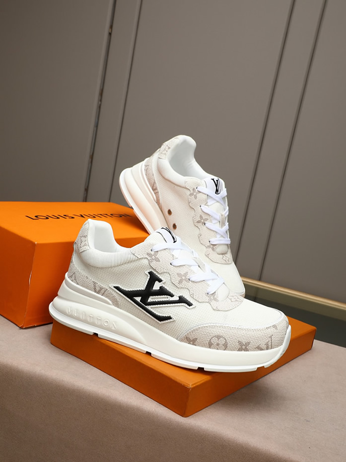 ルイ・ヴィトン ランアウェイ・ライン スニーカー ホワイト モノグラム・キャンバス切替 LVロゴ入り shoes109 - 画像 (4)