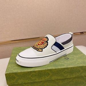 グッチ スニーカー スリッポン ホワイト エンブレムパッチ 刺繍 レザー shoes121
