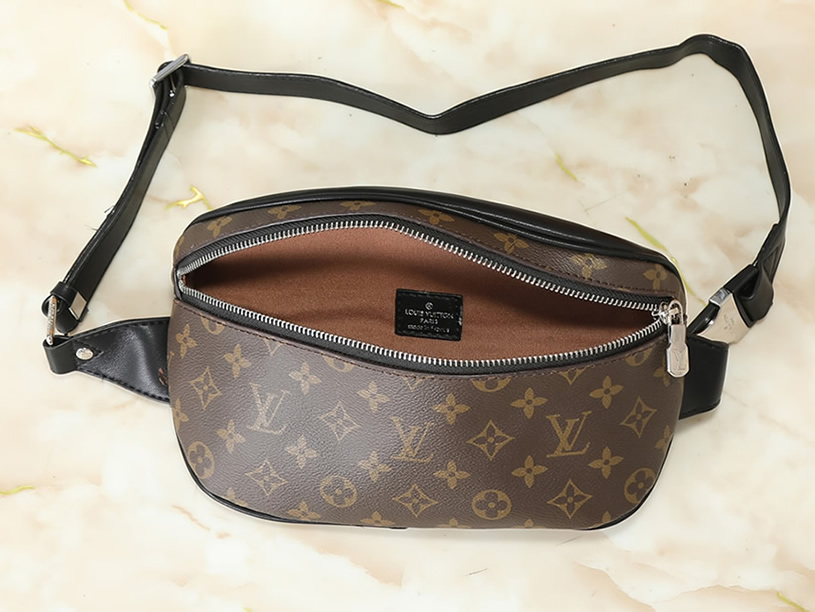 極美品 ルイヴィトン モノグラム シャドウ ディスカバリー バムバッグ レザー LOUIS VUITTON（ルイ・ヴィトン） ルイ ヴィトン モノグラムシャドウ