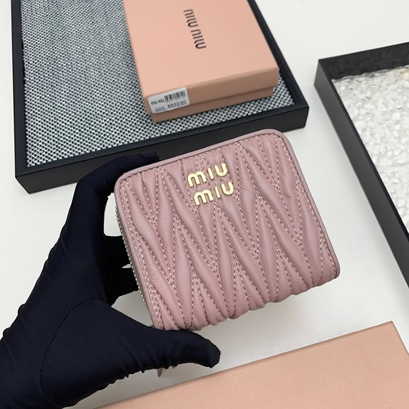 ミュウミュウ マテラッセレザー 二つ折り財布 507 - 画像 (2)