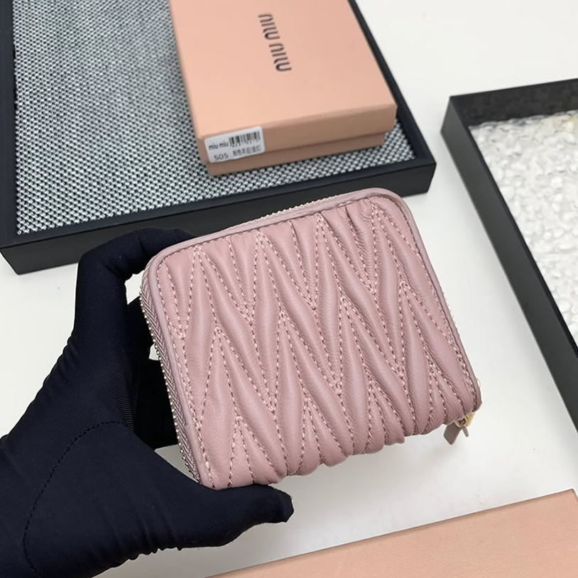 ミュウミュウ マテラッセレザー 二つ折り財布 507 - 画像 (3)