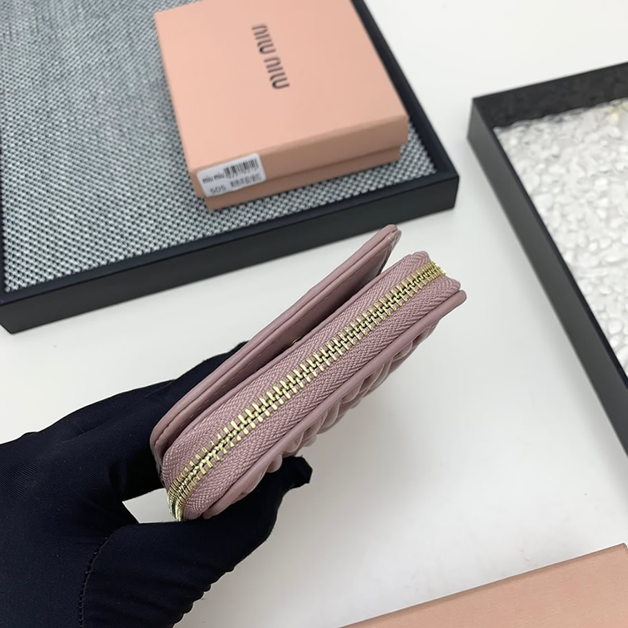 ミュウミュウ マテラッセレザー 二つ折り財布 507 - 画像 (6)