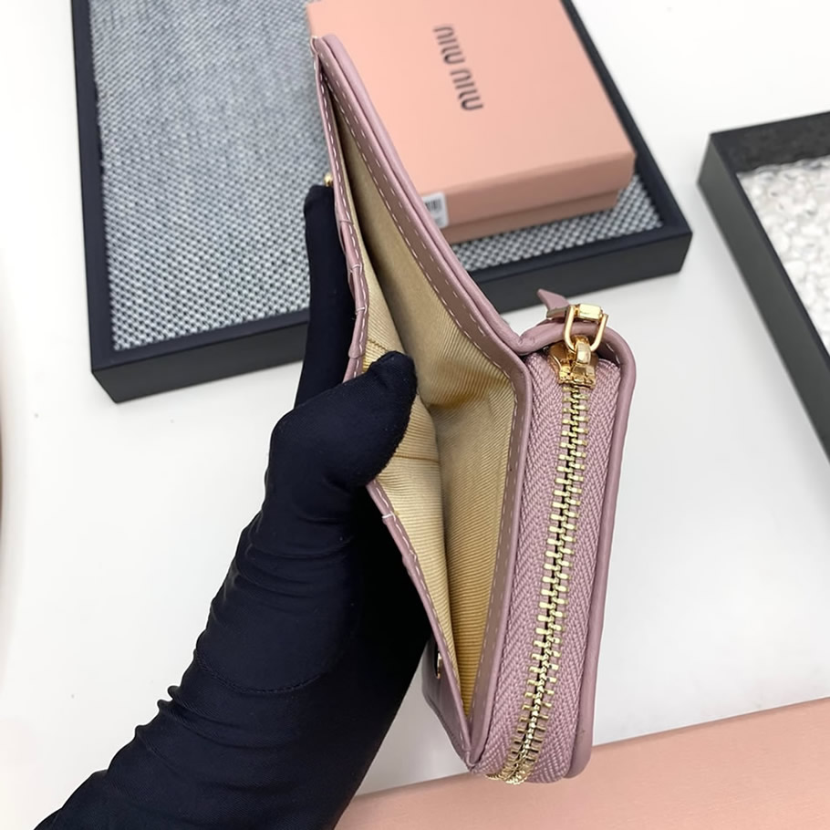 ミュウミュウ マテラッセレザー 二つ折り財布 507 - 画像 (8)