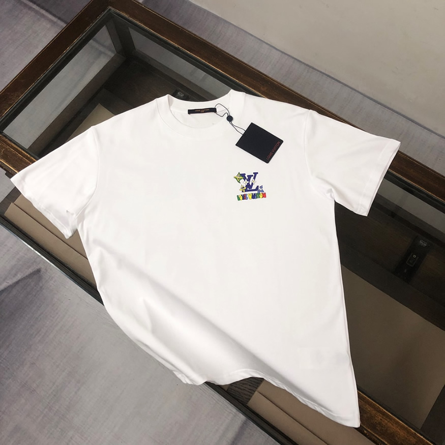 ルイ・ヴィトン マルチカラー ロゴ Tシャツ ホワイト FS087
