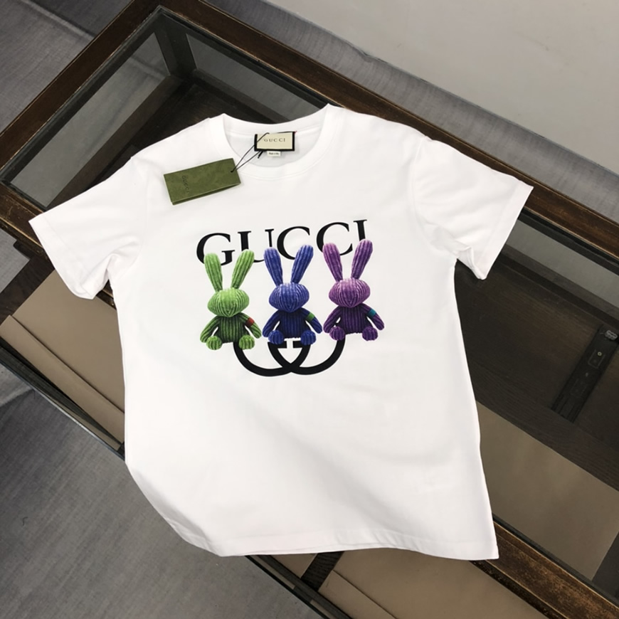 グッチ トリコロール バニー プリント Tシャツ ホワイト FS092