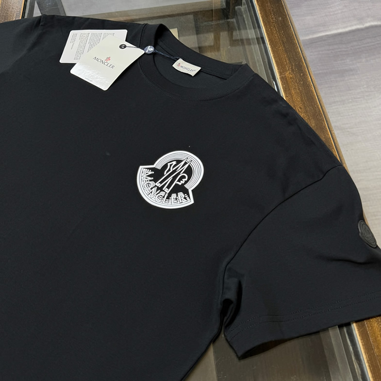 モンクレール グロッシー ロゴ パッチ Tシャツ ブラック FS108 - 画像 (2)