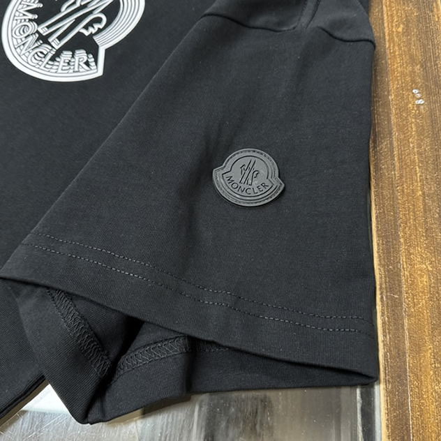 モンクレール グロッシー ロゴ パッチ Tシャツ ブラック FS108 - 画像 (3)