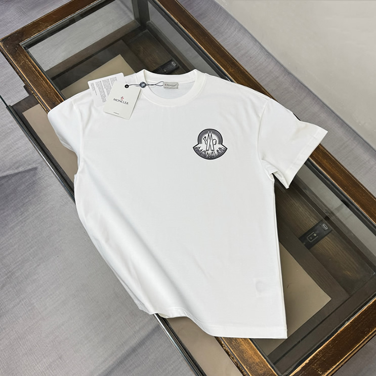 モンクレール グロッシー ロゴ パッチ Tシャツ ホワイト FS109