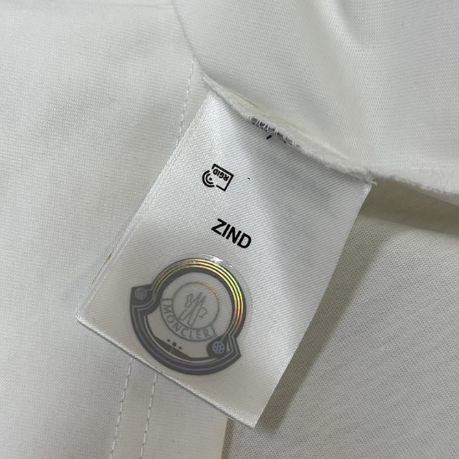 モンクレール グロッシー ロゴ パッチ Tシャツ ホワイト FS109 - 画像 (7)