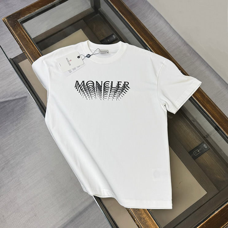 モンクレール 3D レイヤード ロゴ Tシャツ ホワイト FS111