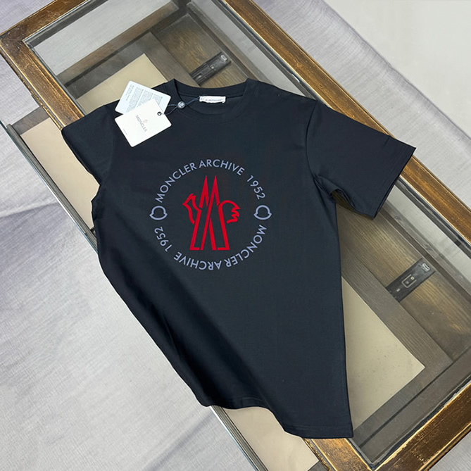 モンクレール アーカイブ 1952 ビッグロゴ Tシャツ ブラック FS119