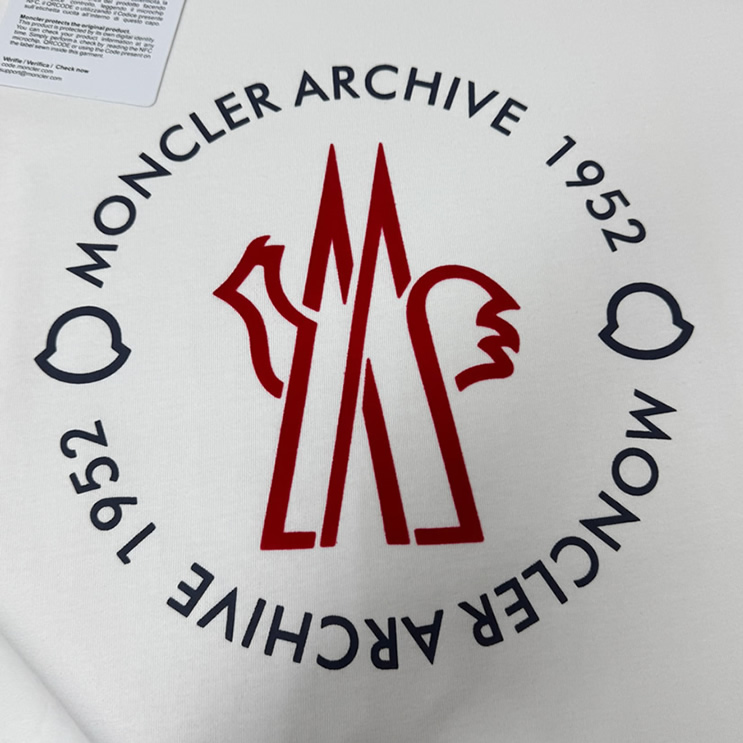 モンクレール アーカイブ 1952 ビッグロゴ Tシャツ ホワイト FS120 - 画像 (4)