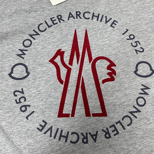 モンクレール アーカイブ 1952 ビッグロゴ Tシャツ グレー FS121 - 画像 (4)