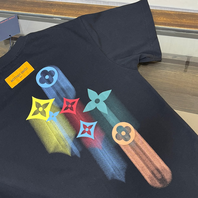 ルイ・ヴィトン サイド グラフィック モノグラム フラワー Tシャツ ブラック FS143 - 画像 (9)