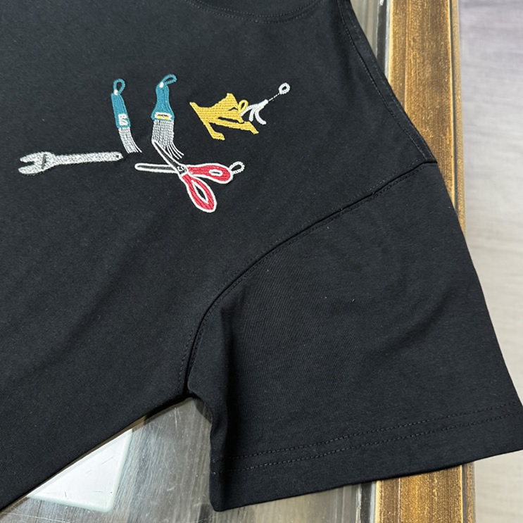 ルイ・ヴィトン ワーク ツール エンブロイダリー Tシャツ ブラック FS153 - 画像 (6)