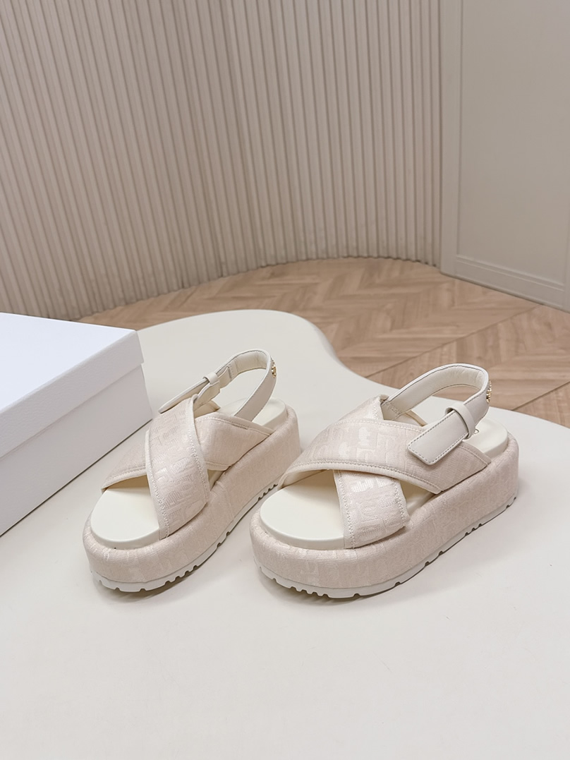 ディオール オブリーク ジャカード プラットフォーム サンダル ベージュ shoes181