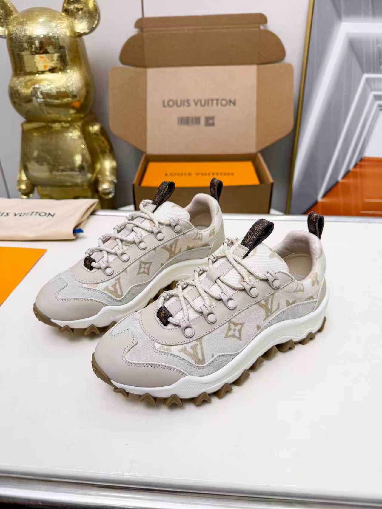 ルイ・ヴィトン LV ラッシュ ライン モノグラム キャンバス スニーカー ベージュ shoes194