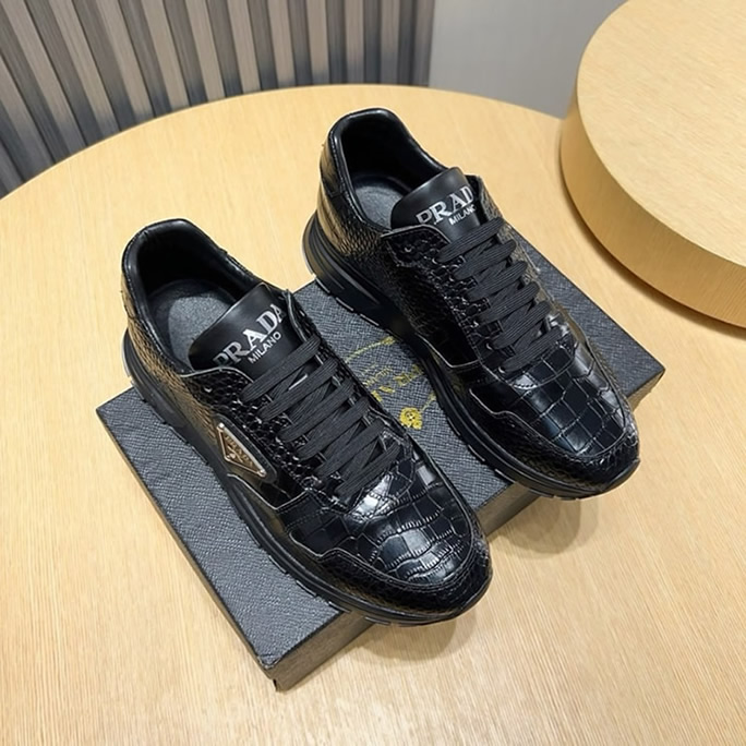 プラダ クロコダイル エンボス レザー スニーカー ノワール shoes242 - 画像 (2)