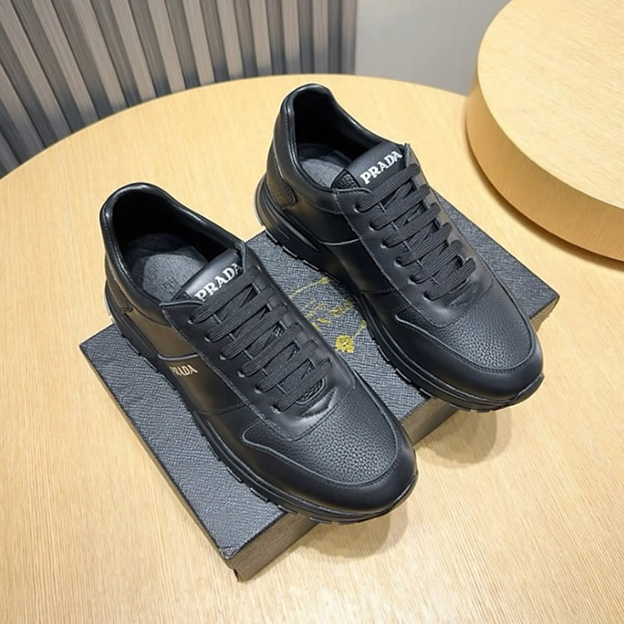 プラダ フルグレイン レザー スニーカー ノワール プリントロゴ shoes245 - 画像 (2)