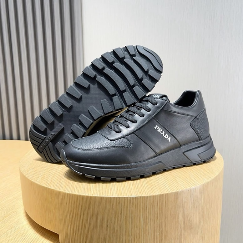 プラダ フルグレイン レザー スニーカー ノワール プリントロゴ shoes245