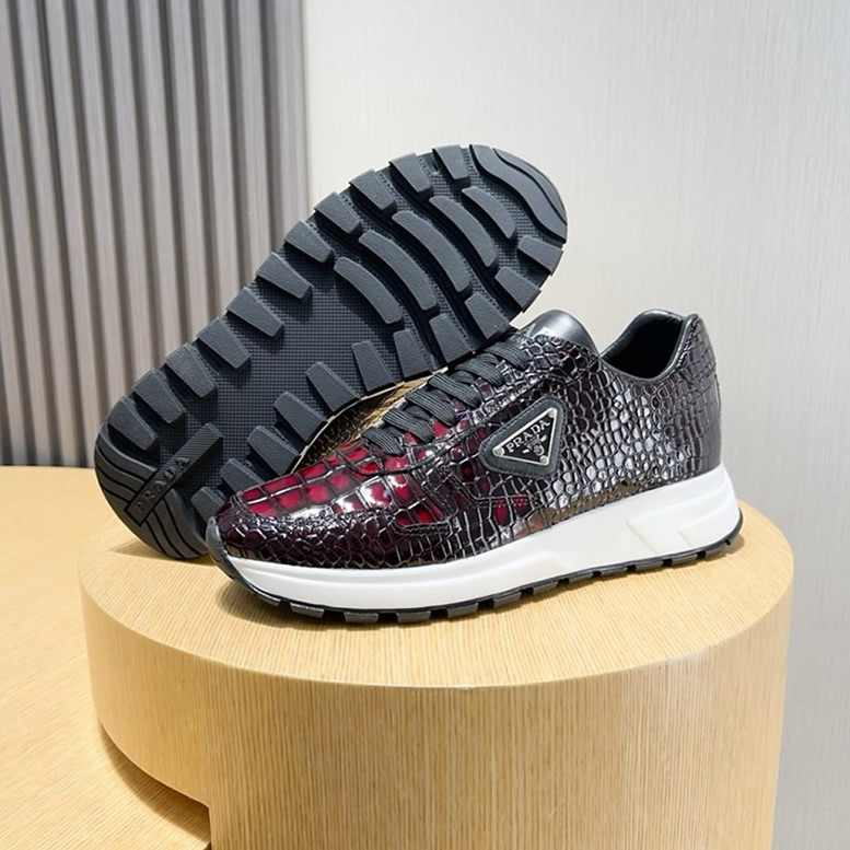 プラダ クロコダイル エンボス レザー スニーカー ボルドー shoes246