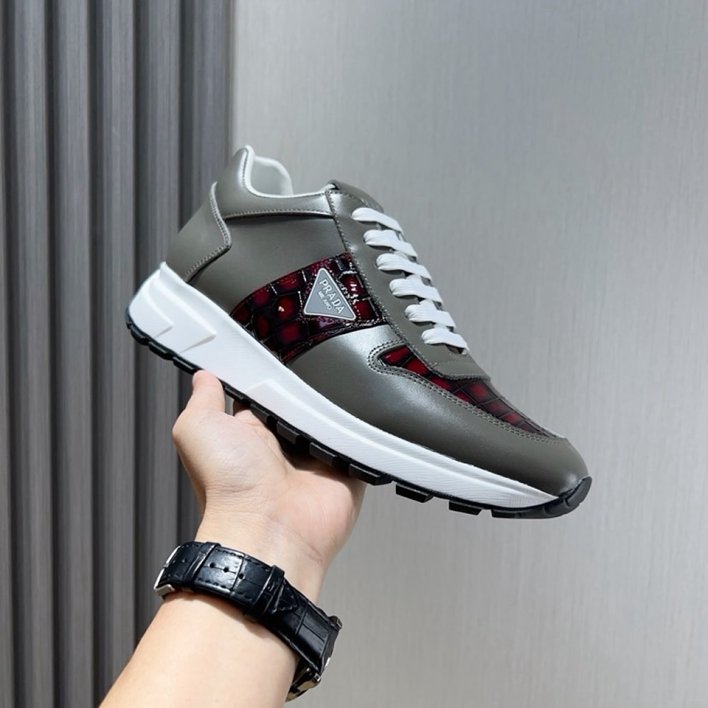 プラダ カーフレザー クロコダイル エンボス スニーカー グリ ルージュ shoes247 - 画像 (3)