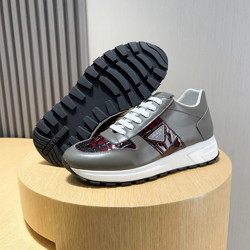 プラダ カーフレザー クロコダイル エンボス スニーカー グリ ルージュ shoes247