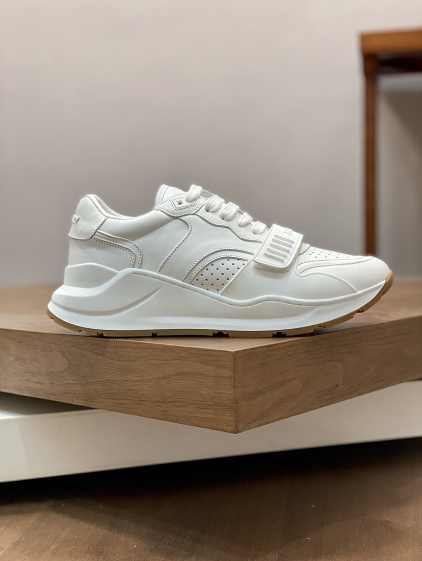 バーバリー スムース カーフレザー スニーカー ブランク パンチング shoes255 - 画像 (3)