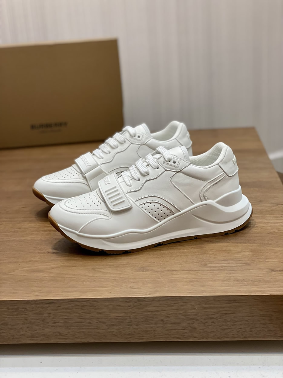バーバリー スムース カーフレザー スニーカー ブランク パンチング shoes255