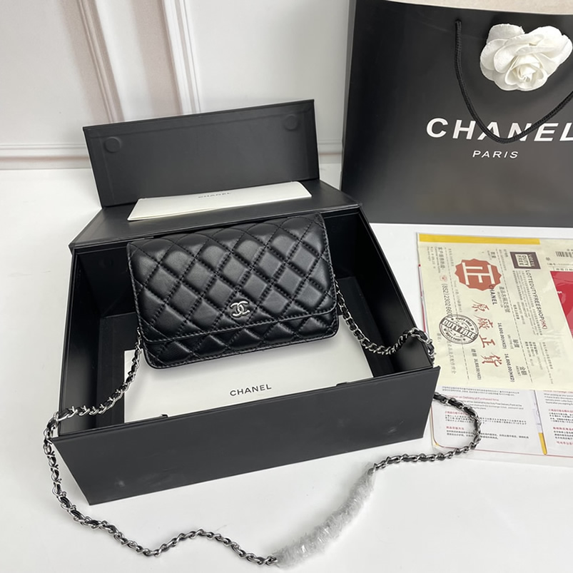 シャネル チェーンウォレット クラシック マトラッセ ラムスキン ブラック シルバー金具 レディース CH33814