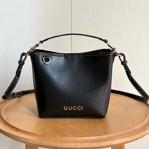 グッチ バッグ スムースレザー バケットバッグ ブラック ゴールドロゴ レディース GU815118