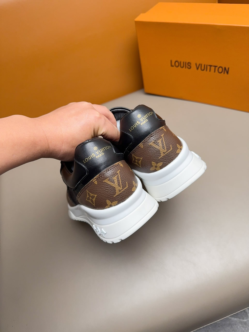 ルイヴィトン スニーカー ラン 55・ライン モノグラム キャンバス ブラック shoes284 - 画像 (8)