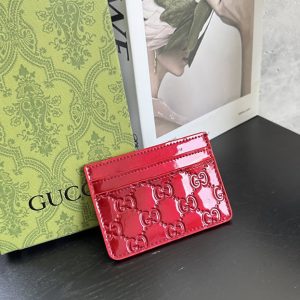 グッチ GGエンボス パテントレザー カードケース レッド guc847205