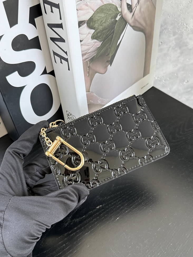 グッチ GGエンボス パテントレザー キーポーチ ブラック guc847204 - 画像 (3)