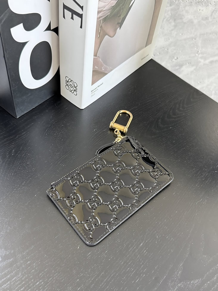 グッチ GGエンボス パテントレザー キーポーチ ブラック guc847204 - 画像 (8)