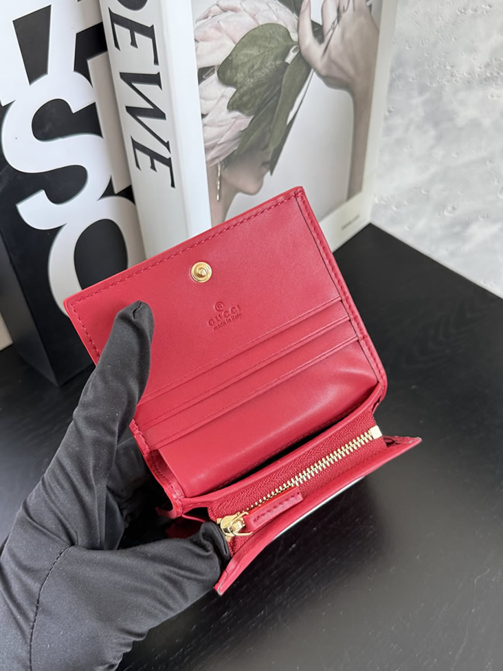 グッチ GGエンボス パテントレザー 二つ折り財布 レッド guc414233 - 画像 (6)