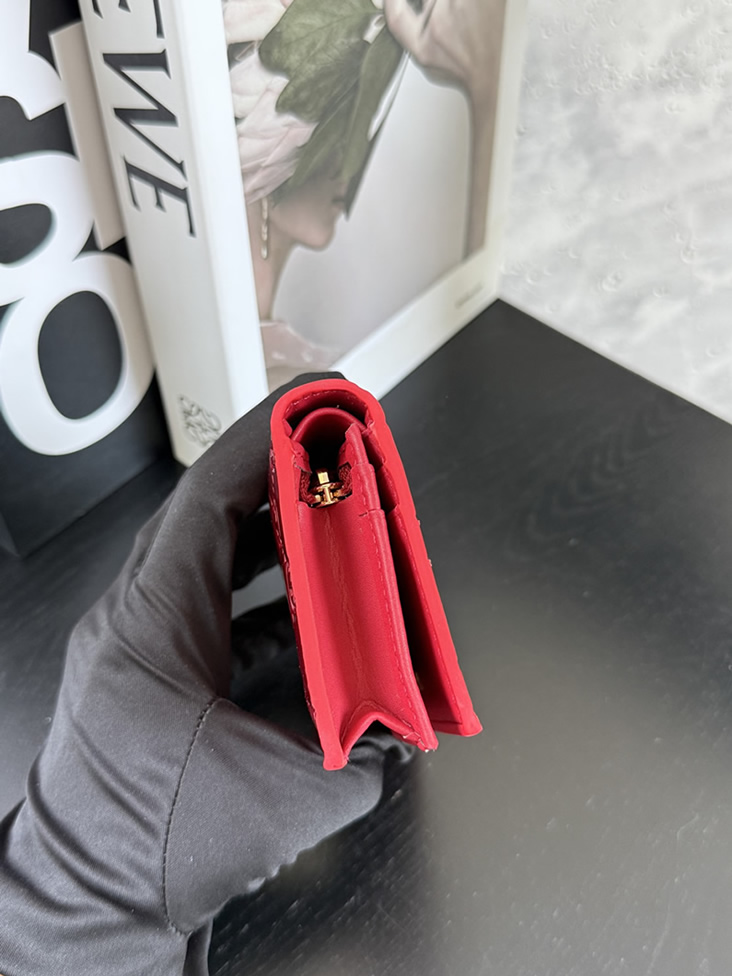 グッチ GGエンボス パテントレザー 二つ折り財布 レッド guc414233 - 画像 (8)