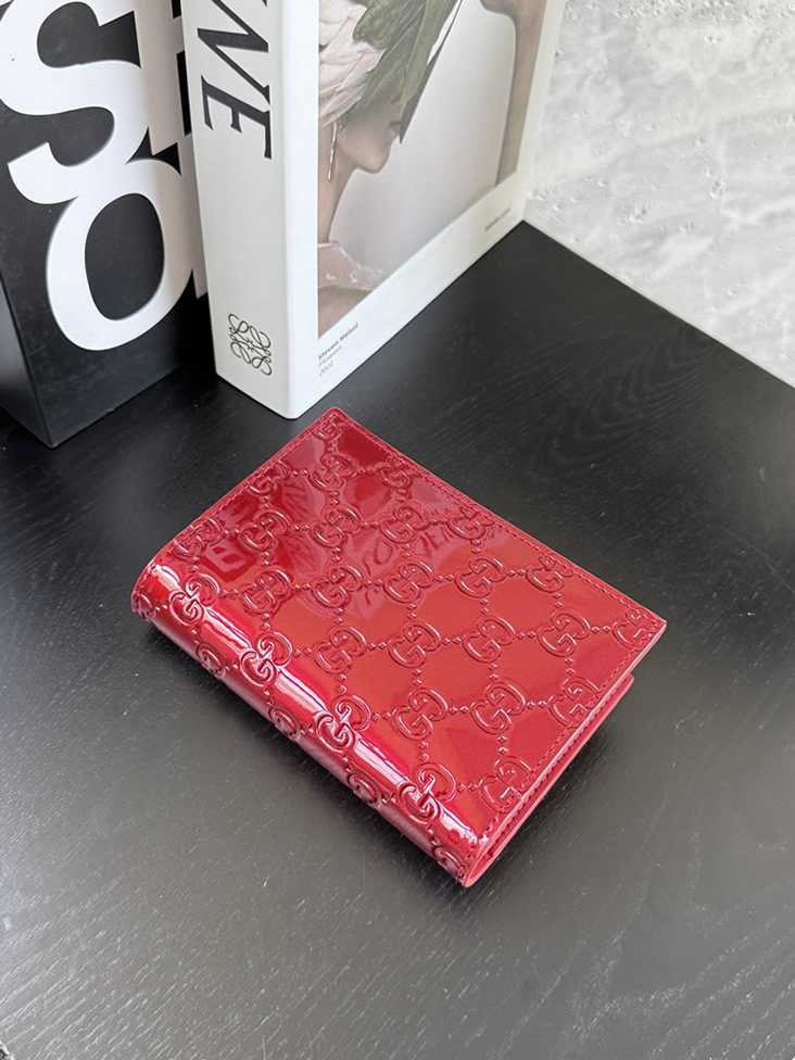 グッチ GGエンボス パテントレザー 二つ折り財布 レッド guc850184 - 画像 (5)