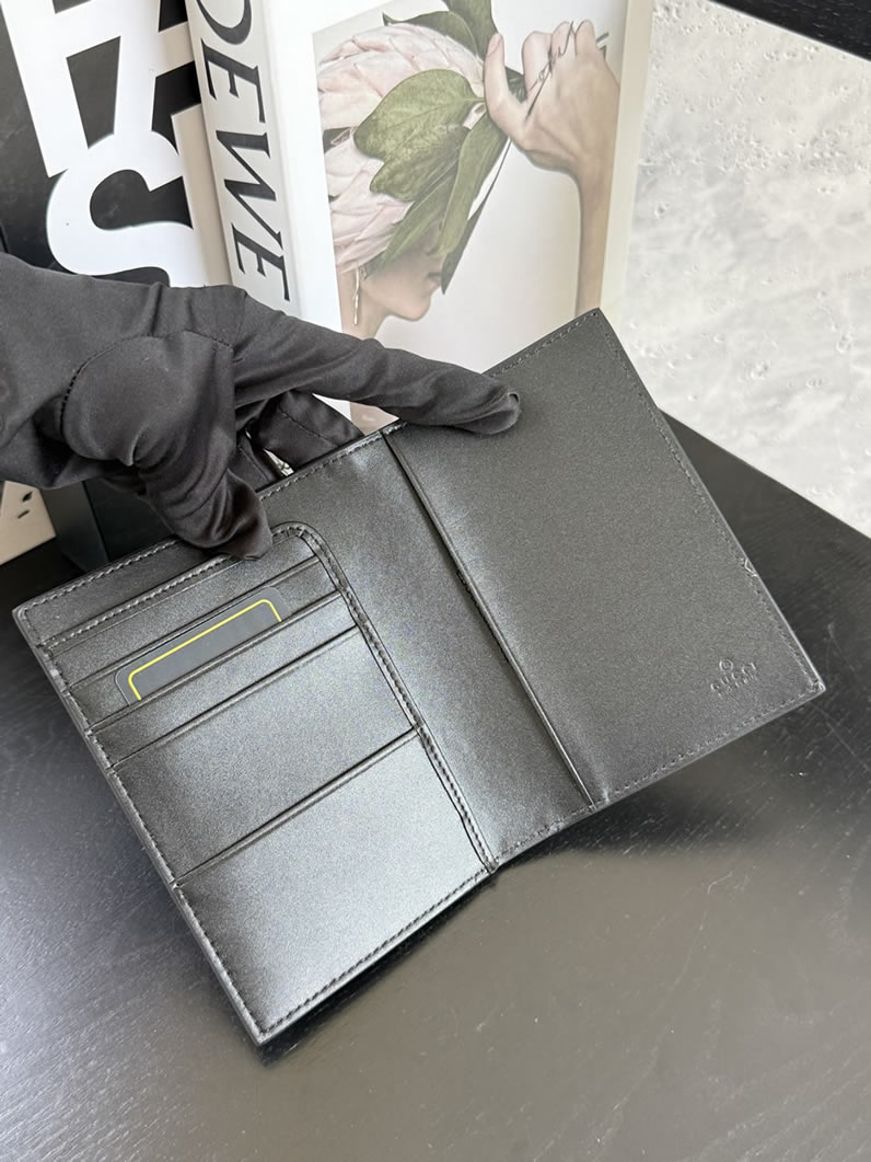 グッチ GGエンボス パテントレザー 二つ折り財布 ブラック guc850184 - 画像 (5)