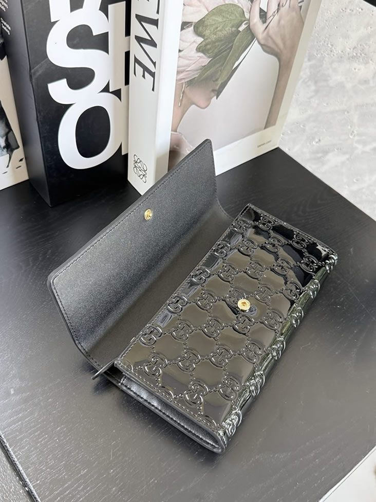 グッチ GGエンボス パテントレザー コンチネンタルウォレット ブラック guc827410 - 画像 (4)