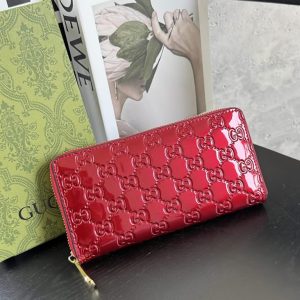 グッチ GGエンボス パテントレザー ジップアラウンドウォレット レッド guc447906