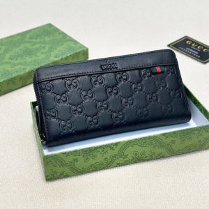 グッチ GGエンボス ラウンドファスナー長財布 ブラック guc002