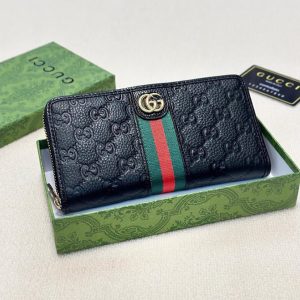 グッチ GGエンボス ラウンドファスナー長財布 ブラック guc005