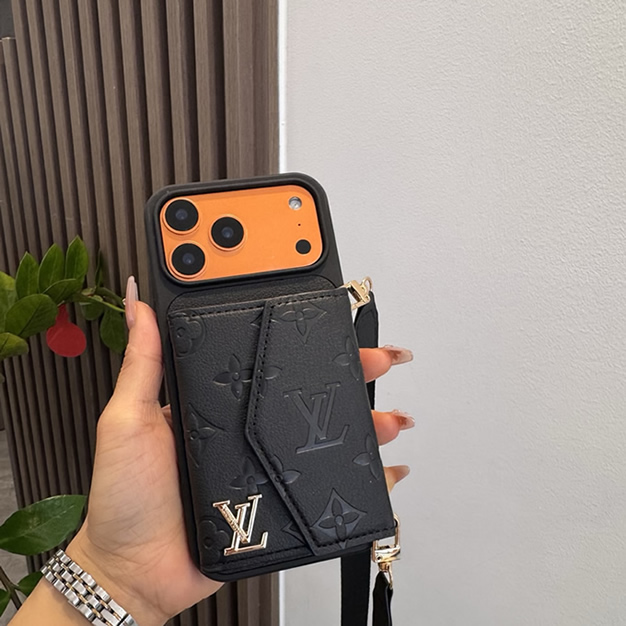 ルイ・ヴィトン iPhone用 モノグラム・エンボス レザー フォンケース（ブラック） IP040